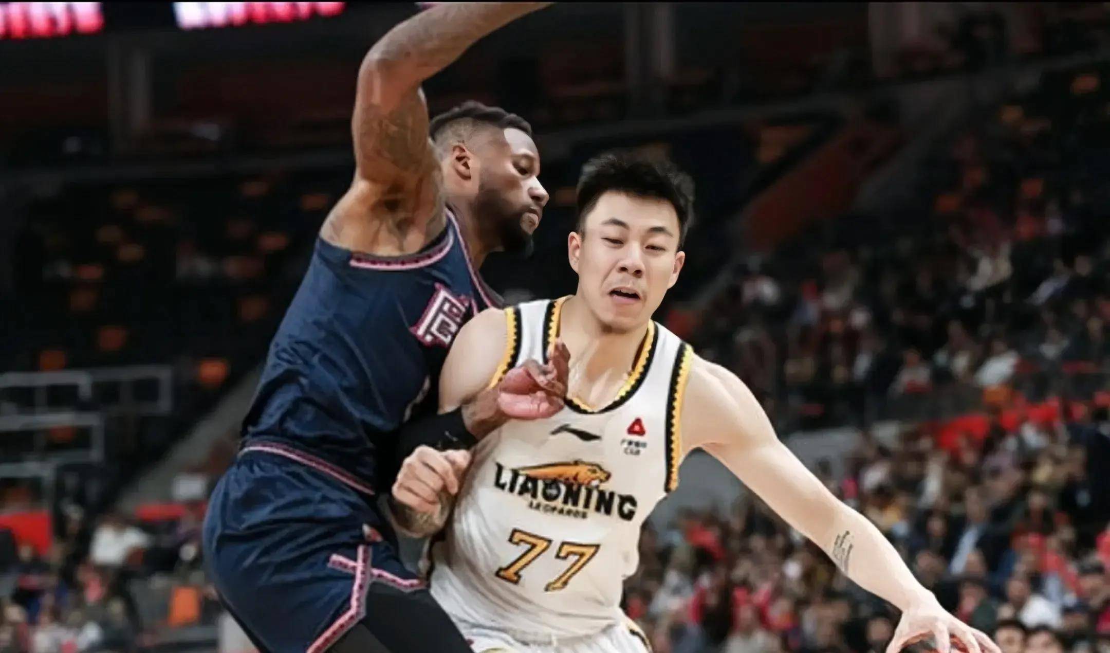 广东男篮主场大胜，雄霸榜首