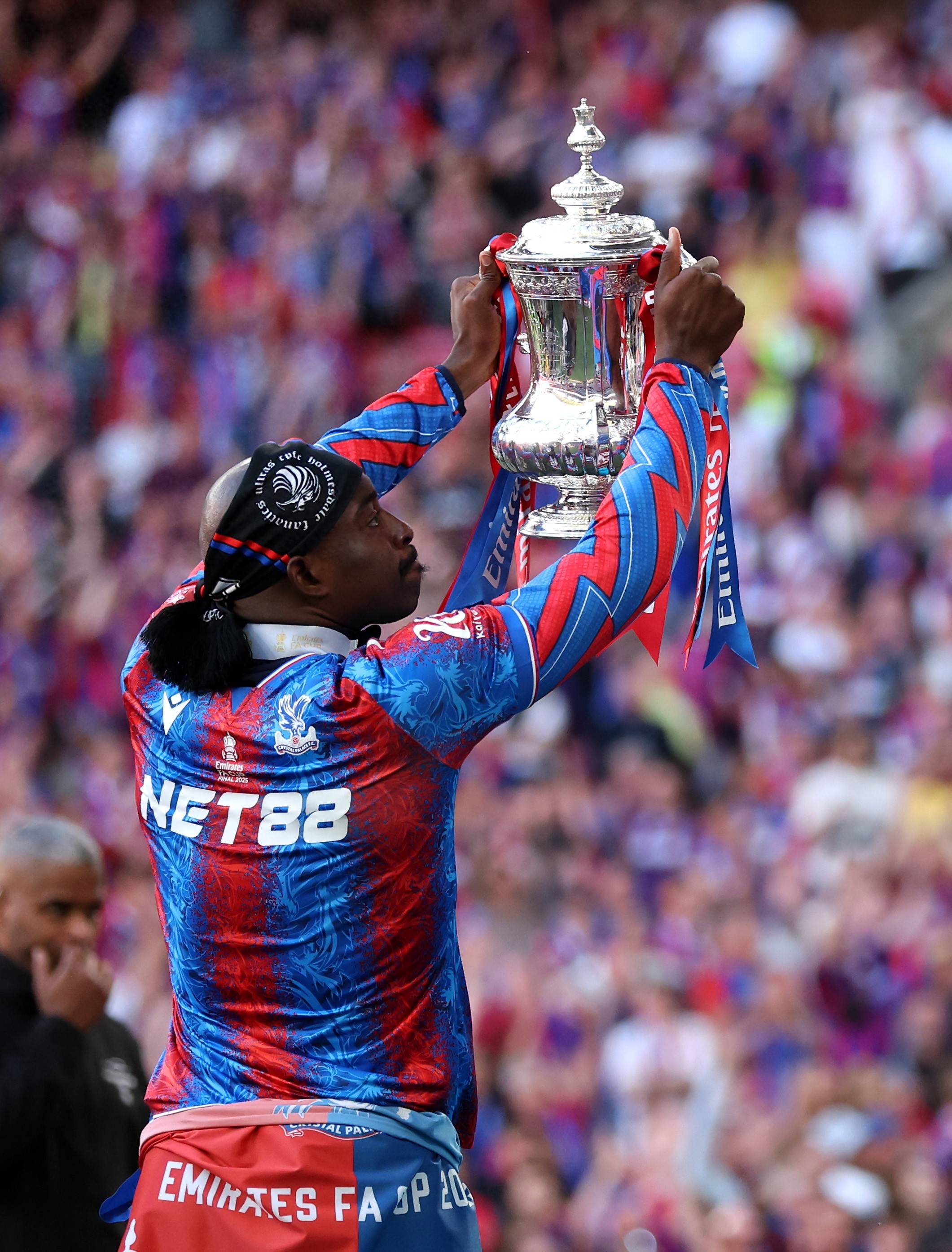 开云体育-水晶宫客场击败斯托克城,取得胜利