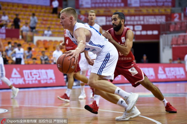 突尼斯队在篮球比赛中意外夺冠