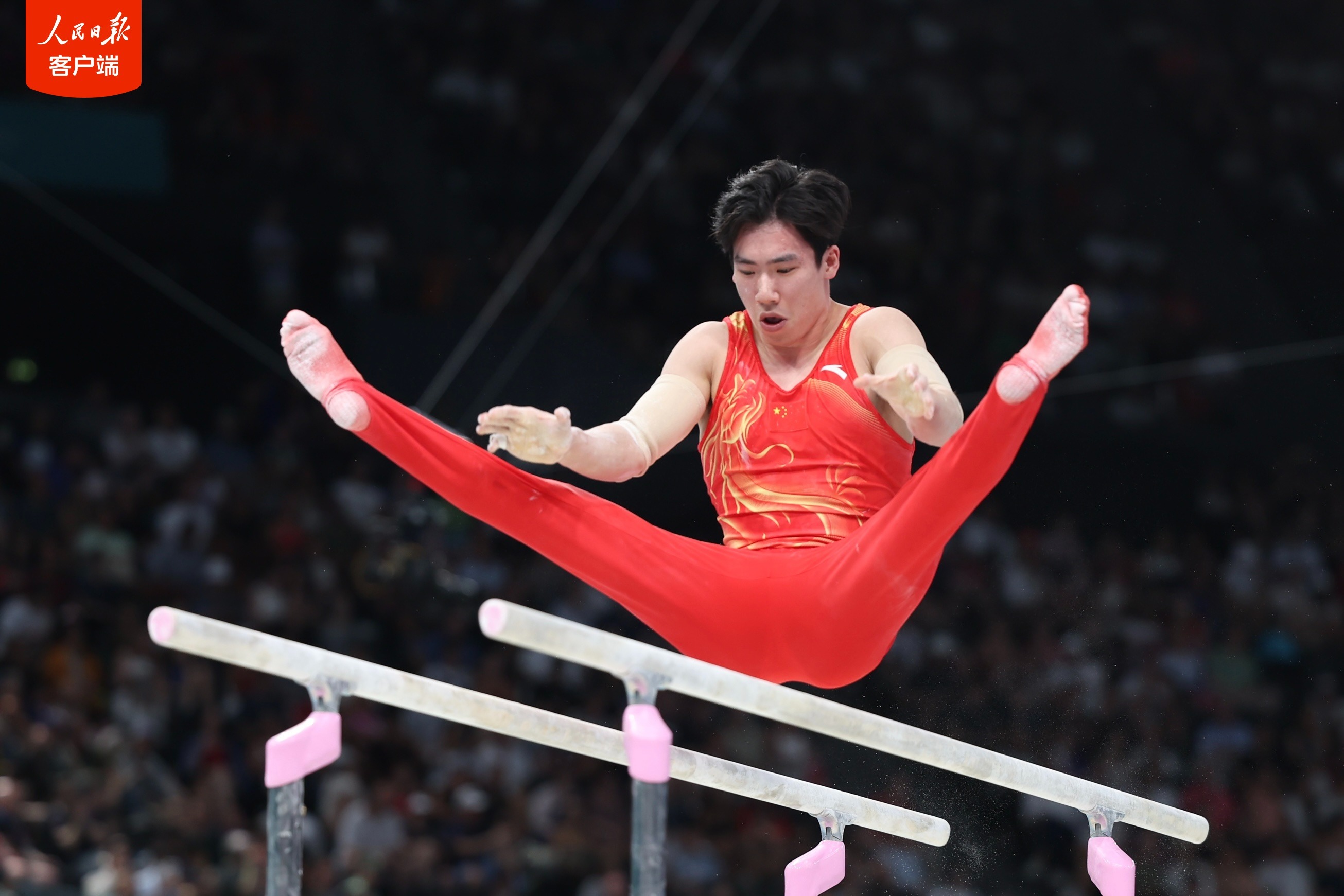 体操球员突破自我，表现堪称完美的简单介绍
