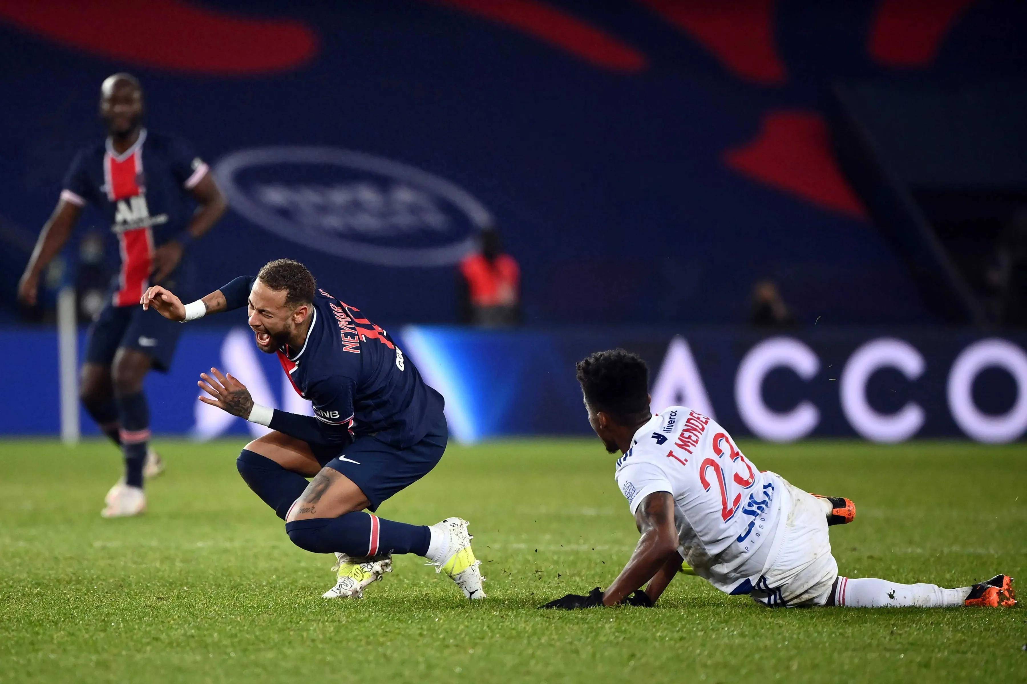 巴黎圣日耳曼恐面临禁赛,引发球员关注 巴黎圣日耳曼恐面临禁赛,引发球员关注