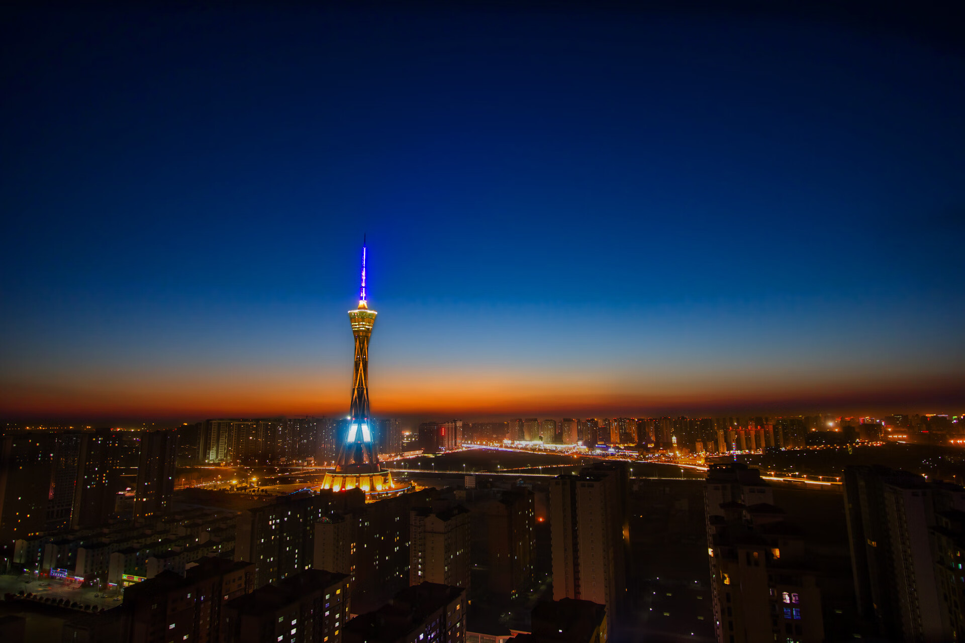 开云平台-双星闪耀，卢卡库打破心魔绽放光芒，挪威绝境反击奏响北欧战歌