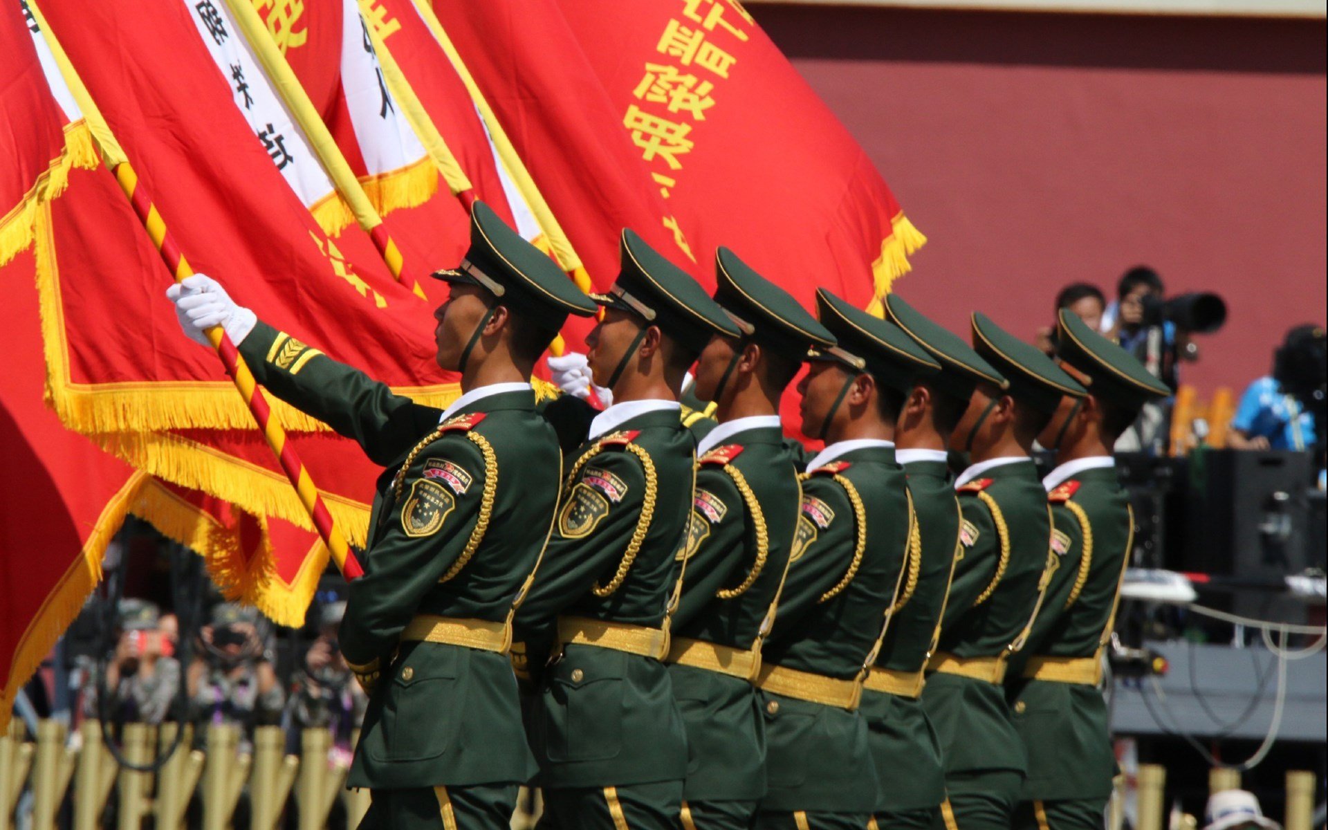 逆境之下，个体英雄主义的全球共鸣，奇才的坚韧与米切尔的掌控