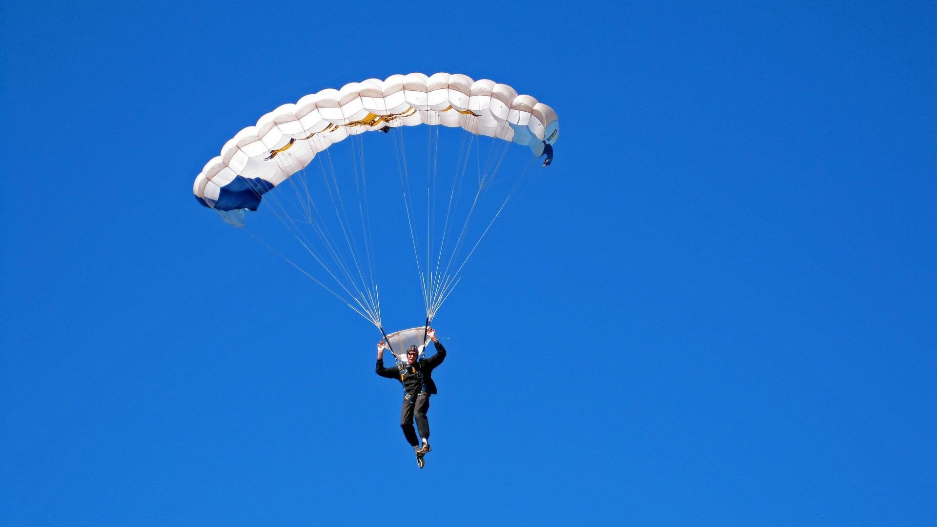 一球定乾坤！米切尔关键上篮杀死悬念，步行者单节狂潮卷走76人